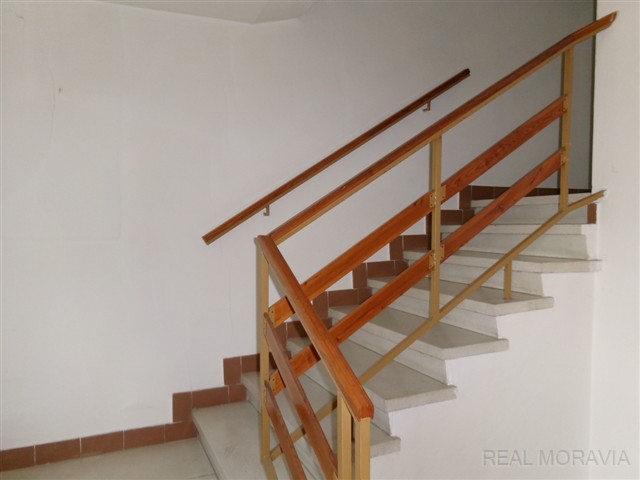 schodiště 2.NP [22/46]